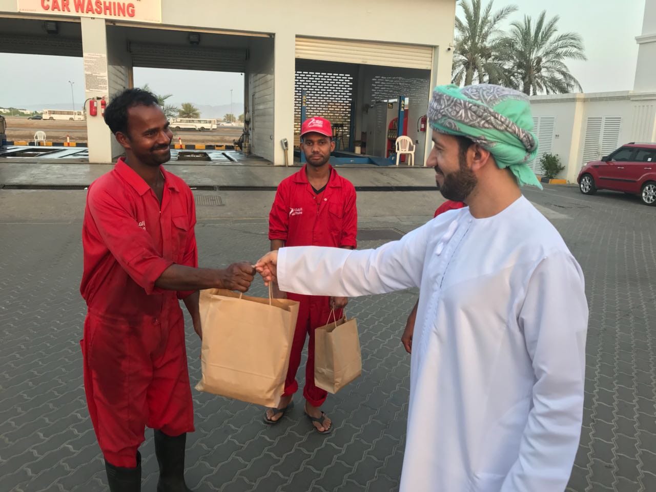 Mysk Al Mouj Shares Ramadan Meals with the Community